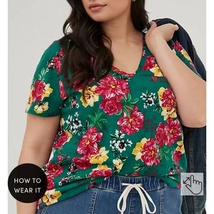 NWT Torrid 3 Classic Fit Green Floral Pocket Tee